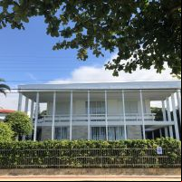 Casa com fama de ter sido projetada por Niemeyer é vendida na orla de Cabeçudas  