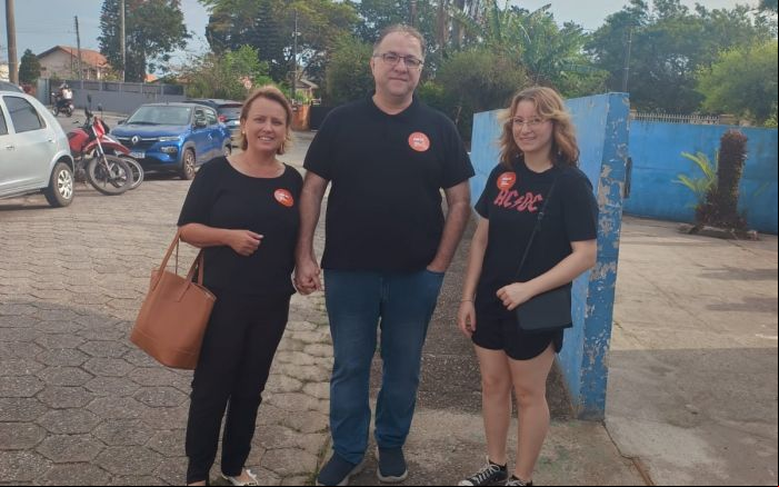 Depois de votar, ela seguiu até CEI para apoiar Jorge Ximenes