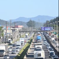 Caminhão de 133 toneladas vai cruzar o litoral catarinense nesta sexta