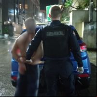 Idoso de 94 anos é arremessado no chão durante assalto em Itapema