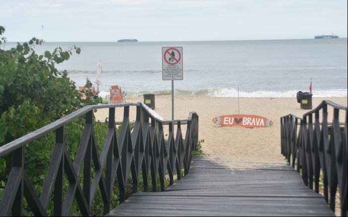 Pra aliviar berreiro, a mudança no texto agora proíbe fechar o o às praias ao público
(foto: João Batista)