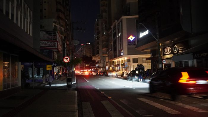 Celesc diz atender indicadores da Aneel, mas não informou medidas pro verão (Foto: João Batista)