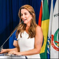 Prefeita é atropelada por patinete antes da posse  