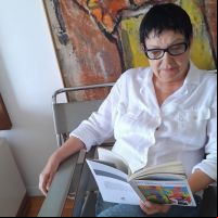 Rita Martins lança seu primeiro livro de poemas 