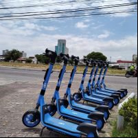 Patinetes e bikes são proibidos em áreas de pedestres em Itapema  