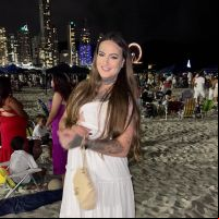 Influenciadora trans que pegou virose confunde praias de BC e Itajaí  