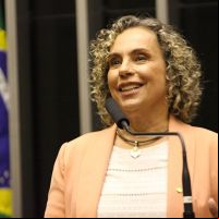 Daqui a pouco tem entrevista ao vivo com a deputada Ana Paula Lima