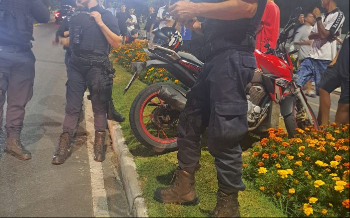 Polícia Militar precisou intervir para prender agressor (Foto: Divulgação/GMBC)