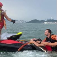 Vereador de Itajaí a a noite caído em costão