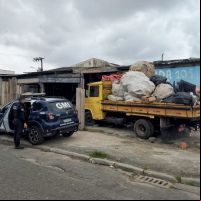 Seis comércios de sucatas são autuados em Itajaí  