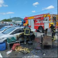 Carrinho de lanche pega fogo perto da arena de vôlei   