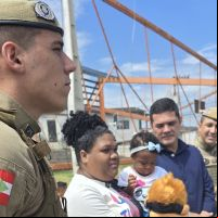 Policial militar salva bebezinha engasgada
