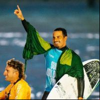 Ítalo Ferreira conquista a etapa de Abu Dhabi do Mundial de surfe
