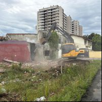 Prefeitura começa demolição na rua Tijucas pra fim da via do porto
