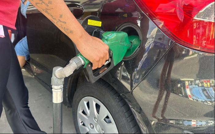 Em um ano, o litro da gasolina comum ficou R$ 0,60 mais caro (Foto: Ana Júlia Kamchen)