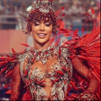 Catarinense Tati Barbieri brilhou no Salgueiro com look de R$ 350 mil