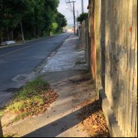 Jovem é encontrado morto em calçada