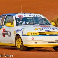 Piloto capota a 140 km/h e sai sem um arranhão em circuito de Santa Catarina