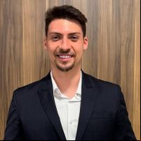 Jair Renan negocia dívida milionária com Santander