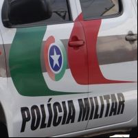 Motociclista bate em viatura, tenta fugir, mas é preso