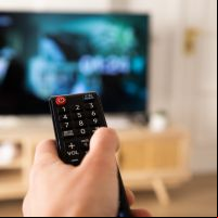Demônios, dramas, cangaço e comédia: veja o que chega aos streamings nos próximos dias