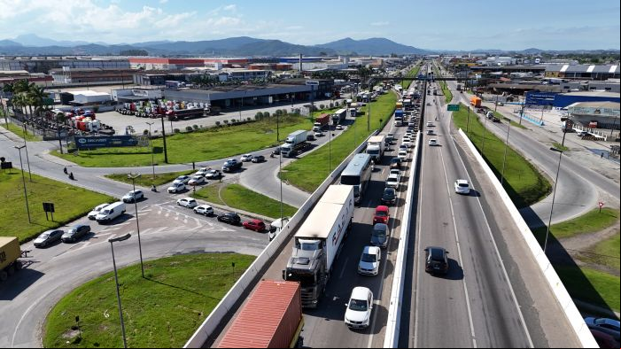 Na BR-101, trechos seguem com lentidão, especialmente em São José, Itajaí e BC (Foto: Arquivo/Felipe Trojan)