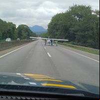 Avião faz pouso de emergência na BR 101