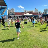 Caça aos Ovos reúne mais de mil pessoas no campo do Marcílio Dias