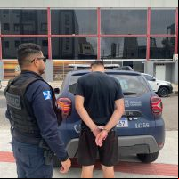 Adolescente se esconde para não ser pego com crack em BC