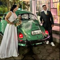 Comboio de fuscas leva noiva ao casamento