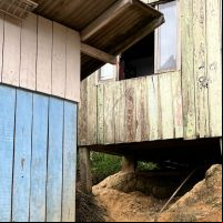 Traficante pula janela algemado pra tentar fugir da PM, mas acaba preso