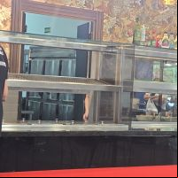 Restaurante que funciona em pátio de supermercado é interditado