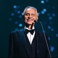 Teatro Bruno Nitz recebe espetáculo “Amazing Tenors Sings Bocelli” neste sábado