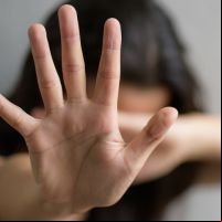 Jovem sofre tentativa de estupro enquanto falava com a mãe no telefone