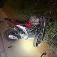 Motociclista bate de frente com carro na Jorge Lacerda