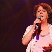 Morre Cristina Buarque aos 74 anos