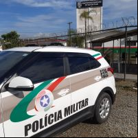 Mula do tráfico é presa com maconha em mala