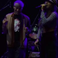 Cantora de Biguaçu brilha no palco com Ben Harper e emociona público