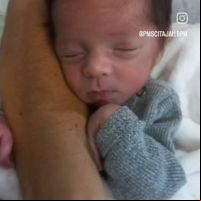 Bebê de 29 dias se engasga com leite e é salvo por PM