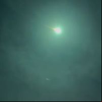 Meteoro surpreende com clarão e estrondo