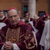 Após a morte do papa Francisco, “Conclave” retorna aos cinemas