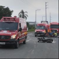 Colisão entre carro e moto deixa duas mulheres feridas