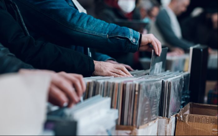 Feira reúne expositores de toda a região com itens que atravessam gerações (Foto: Ilustrativa/Envato)