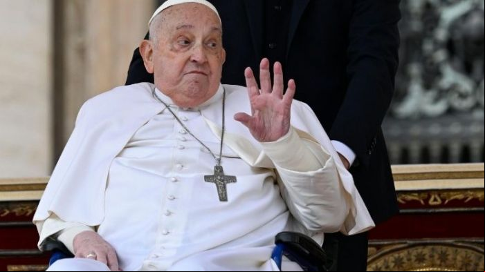 Informação foi confirmada pelo Vaticano horas depois do líder católico dar a bênção da Páscoa (Foto: Divulgação/Vaticano)