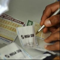 Ninguém acerta e Mega acumula