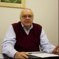 Padre Nélio Roberto, diretor do hospital Azambuja, morre aos 73 anos
