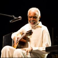 Gilberto Gil encerra turnê entre o céu e o mar