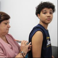 Vacina da dengue é liberada para crianças entre 10 e 16 anos em BC