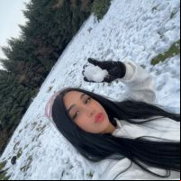 Influencer brasileira é presa na Irlanda com R$ 38 mil em drogas