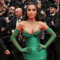 Tati Barbieri exibe vestido de estilista de Itajaí em Cannes